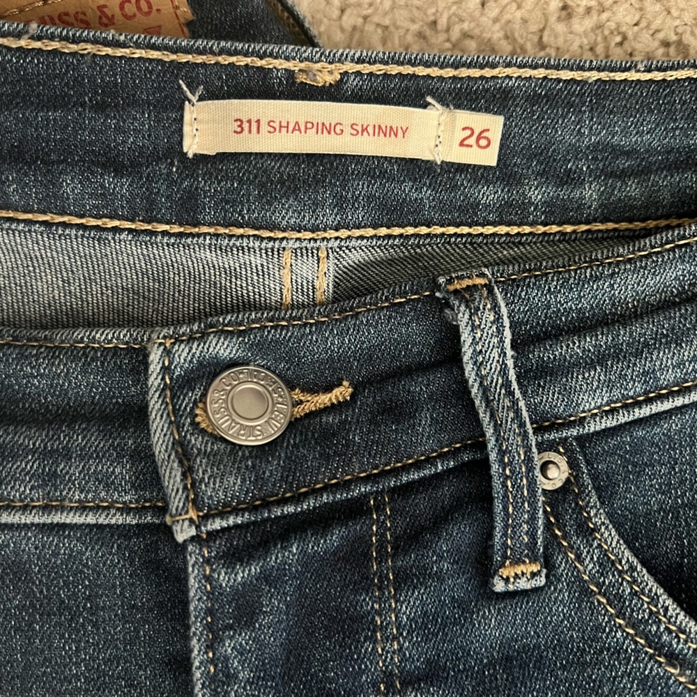 Levi’s 311 - Picture 3 of 3